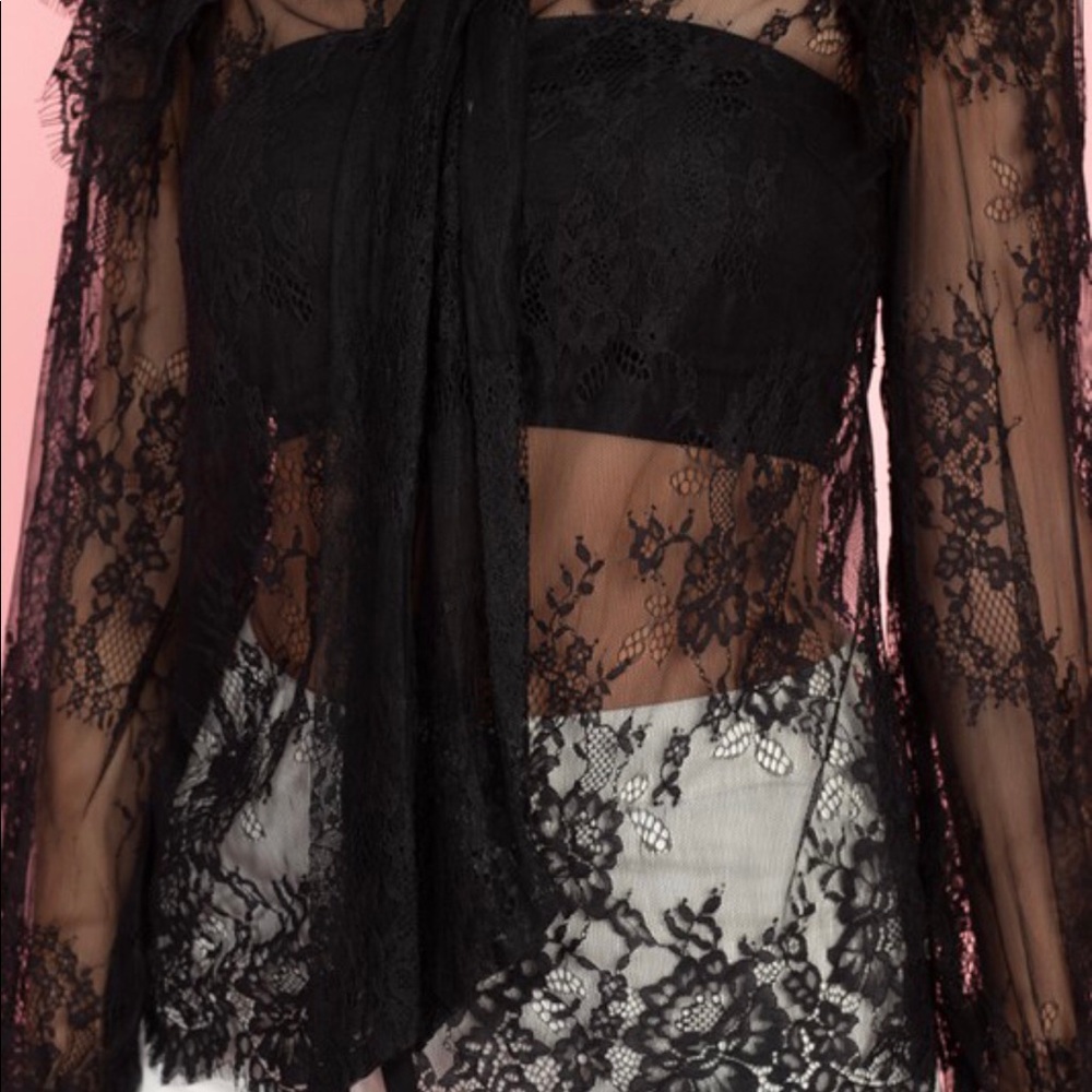 Beautiful black lace neck tie long sleeves blouse - Picture 5 of 7